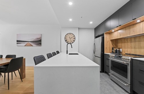 Beaupre Apartment | 200-214 - Le Niveau 2