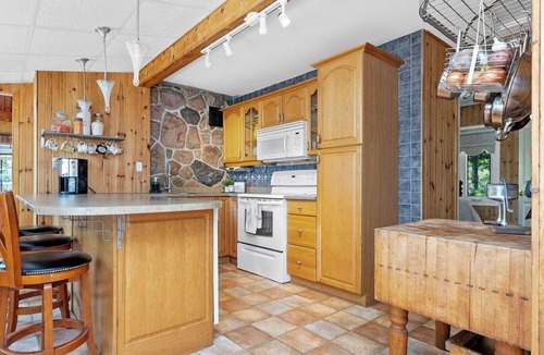Baysville Cottage | 230' Lakefront, Hot Tub, Canoe/SUP, Fire, Dog OK