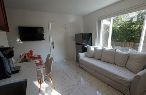 Oakridge House | 2Bedrooms,UBC, Guaranty convenient location, Garden Suite, Beautiful Surrounded