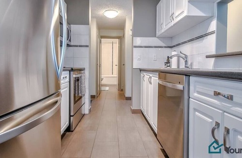 Southwest Calgary Condo | 2BR 1BA Near 17th Ave with Parking
