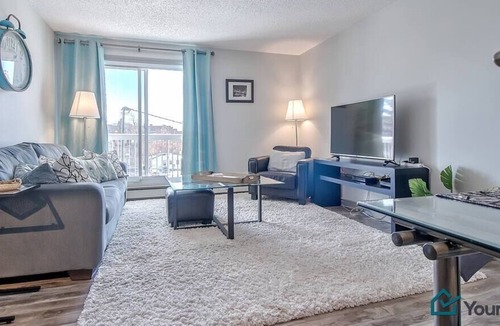 Southwest Calgary Condo | 2BR 1BA Near 17th Ave with Parking