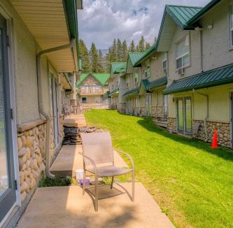 Harvie Heights Apartment | 2BR 2BA Newly Renovated Harvie Heights Townhouse retreat