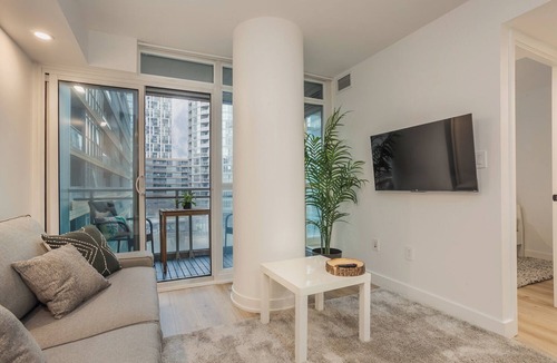 Bathurst Quay Apartment | 2BR Apartment in Toronto - Entertainment District