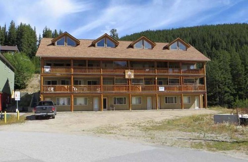 Apex Mountain Condo | 2br - Apex Condo - Outlaws Inn (5 minute walk to chairlifts at Apex ski)