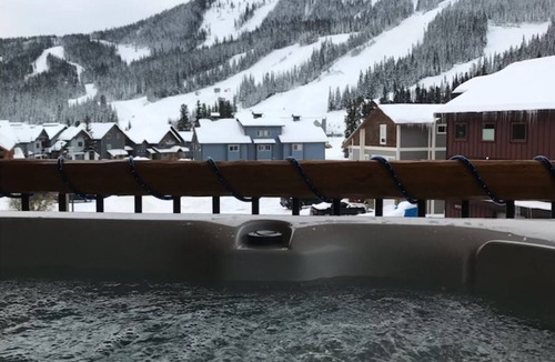 Apex Mountain Condo | 2br - Apex Condo - Outlaws Inn (5 minute walk to chairlifts at Apex ski)