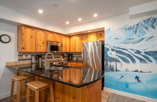 Village North House | 2BR + Den | Valhalla | Village Location | Covered Patio | King Bed | Hot Tub