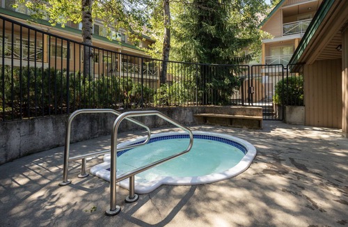 Village North House | 2BR + Den | Valhalla | Village Location | Covered Patio | King Bed | Hot Tub