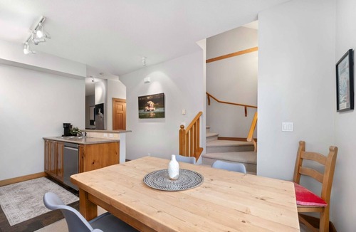 Village North House | 2BR | Granite Court | Village Location | King Bed | Private Balcony | Parking | Fireplace