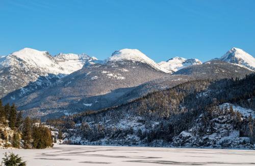 Upper Village House | 2BR in The Aspens, Ski In, Ski Out, Pool and Hot Tub, Gas Fireplace, Ski Valet, Gym