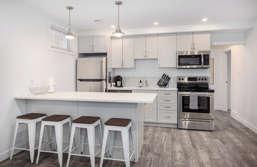 Saskatoon House | 2BR Lower Suite near Broadway w/Fireplace