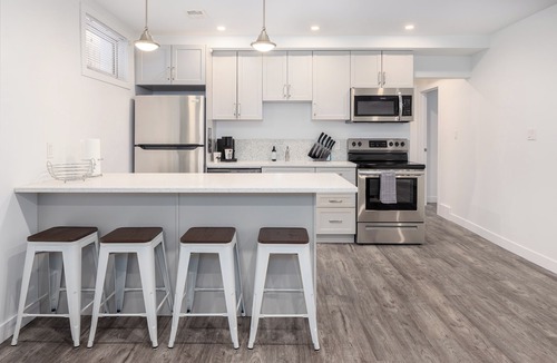 Saskatoon House | 2BR Lower Suite near Broadway w/Fireplace