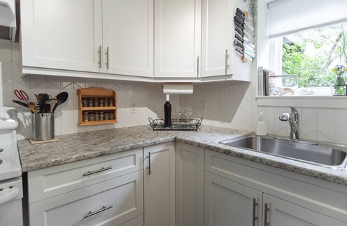 Regional District of Nanaimo Apartment | 2BR near VIU/NRGH | AC, Workspace, Kitchen