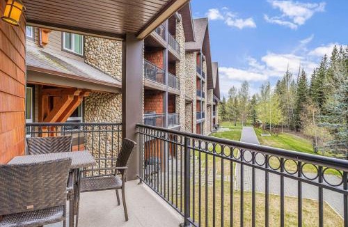 Canmore Apartment | 2BR Scenic Rockies Retreat BBQ Hot Tub and Pool