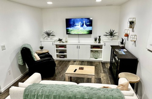 Black Mountain Apartment | 2BR Suite | Golf, Biking, Wineries & Lake Life