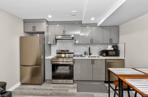 Highland Park House | 2BR Suite Near YYC Airport & Downtown - 4326 – DN