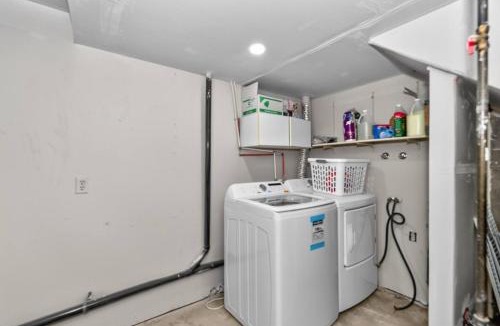 Highland Park House | 2BR Suite Near YYC Airport and Downtown 4326 DN