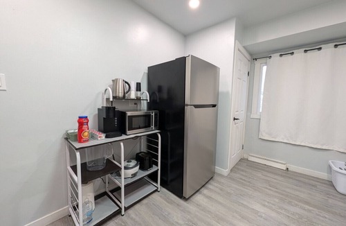 Highland Park House | 2BR Vacation Rental Close to UofC, SAIT, Hospital, Calgary Airport & Downtown | Sleeps 6 - 4408 – UP