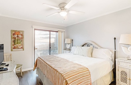 Atlantic Beach Condo | 2nd-floor oceanfront condo w/free WiFi, private W/D, beach views, & shared pool