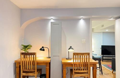 Woburn Apartment | 3 Bdrm Basement w kitchen-40 mins to downtown-Sleeps 8