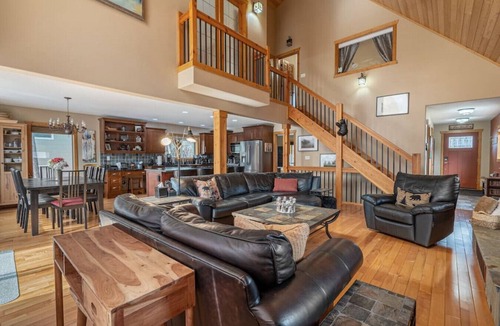 Invermere Cabin | 3 Bears Cabin | Games Room | Firepit | Lux Kitchen