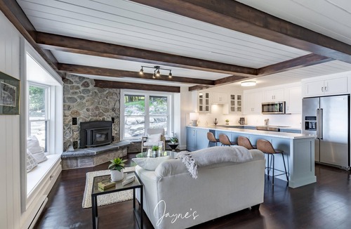 Muskoka Lakes Cottage | 3 bed 3 bath Boathouse on Lake Rosseau