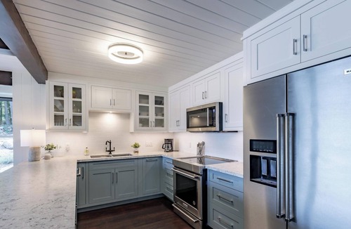 Muskoka Lakes Cottage | 3 bed 3 bath Boathouse on Lake Rosseau