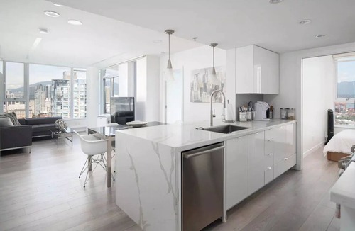 Crosstown Condo | 3 bed Subpenthouse Ocean&Mountain Views Downtown