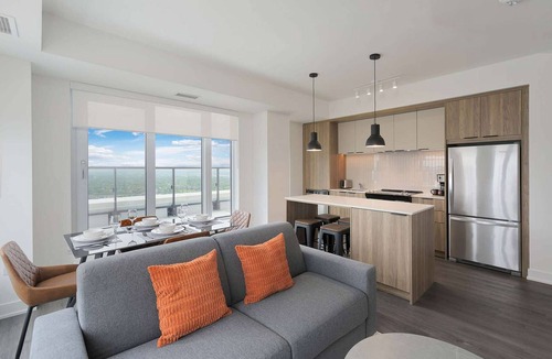 Downtown Mississauga Apartment | 3 Bedroom/2 Bathroom Suite