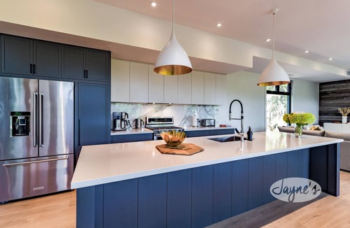 Gravenhurst Cottage | 3 bedroom 3 bath cottage on Loon Lake! New Build, Open Concept! All Season!