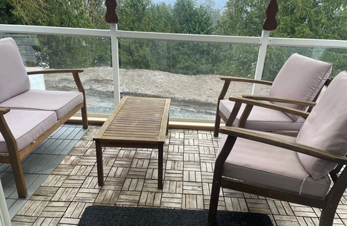 Lindell Beach House | 3-bedroom apartment in Marvelous Lindell Beach with WiFi
