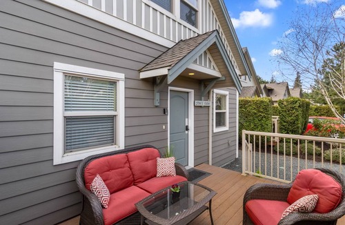 Regional District of Nanaimo Villa | 3 bedroom cottage close to Rathtrevor Beach, Mini Golf and pool on site.