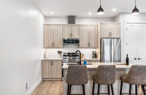 Regional District of Nanaimo Bed & Breakfast | 3-bedroom Daily Monthly Rates Available Unit 5