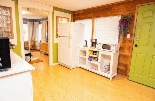 Whitehorse House | 3 Bedroom Gardenside Downtown Home