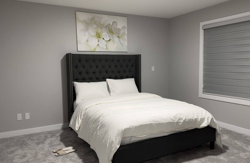 Northeast Edmonton House | 3 Bedroom Home - Entire Main and Top Floor