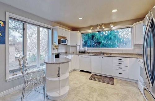 Bayview Village House | 3 Bedroom house in main floor in Northyork Toronto