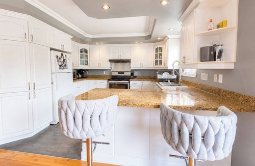Mercier House | 3-bedroom house in marvelous Mercier with cool AC
