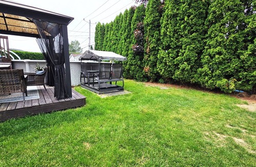 Mercier House | 3-bedroom house in marvelous Mercier with cool AC