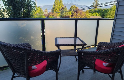 Chilliwack Proper Village West House | 3 Bedroom. New, Modern & Cozy Townhouse – Perfect for Family Getaways!