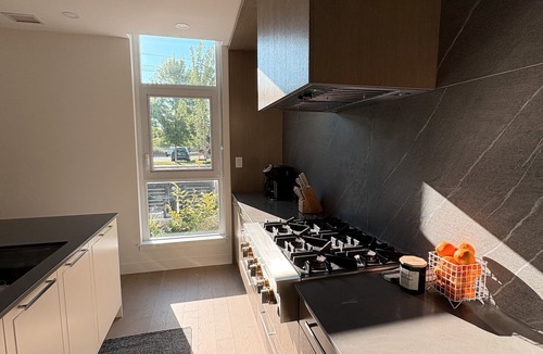 South Pandosy House | 3-bedroom townhome with roof top patio - Gyro Beach across the street