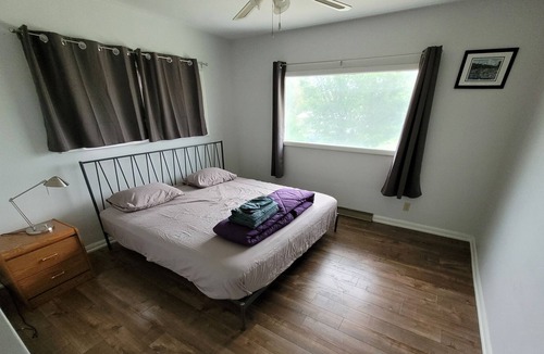 Highland Park House | 3 Bedrooms house right on bus stop and close to all attractions