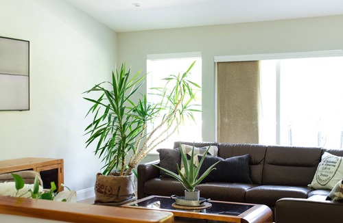 Crescent Valley House | 3 BR 2 bath w/HOT TUB on private mountain view balcony & AC.