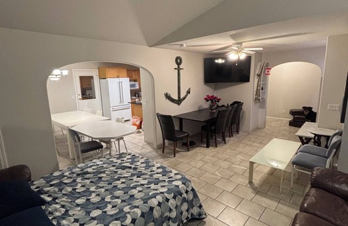 Central Okanagan House | 3 BR 5 Bed Upper Floor With Massive Lake view