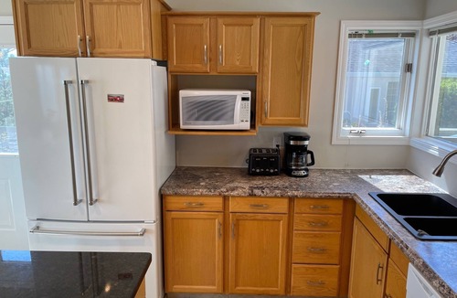 Central Okanagan House | 3 BR 5 Bed Upper Floor With Massive Lake view