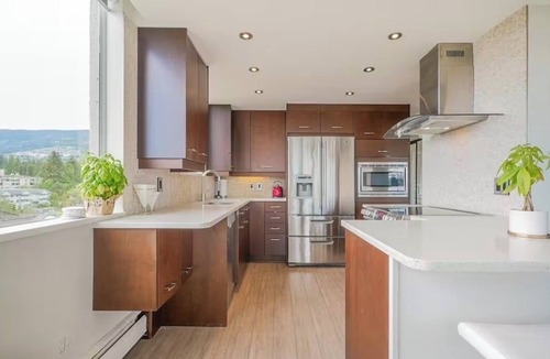 Ambleside Condo | 3 minute walk to the beach! NEW LISTING! MAJOR INTERNATIONAL SPORTING EVENT Home Base! Luxury Waterfront Condo
