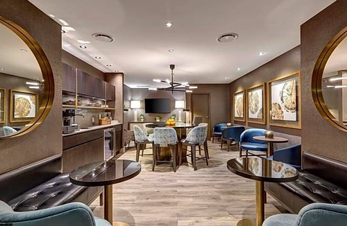 Church and Wellesley Hotel | 3-Star Hotel ∙ Town Inn Suites
