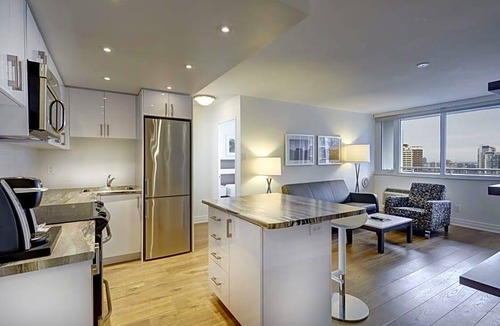 Church and Wellesley Hotel | 3-Star Hotel ∙ Town Inn Suites