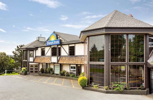 Gorge -Tillicum Area Hotel | 3-Star Hotel ∙ Days Inn by Wyndham Victoria Uptown
