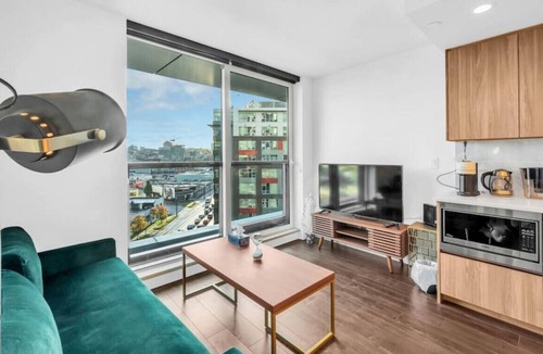 Southeast False Creek Condo | {30Days+} SCORPIO PALACE - MORDEN,LUXURY & COZY