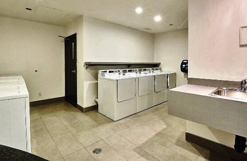 Milton Park Apartment | #352 Bright, Renovated Studio in Plateau Mont-Royal