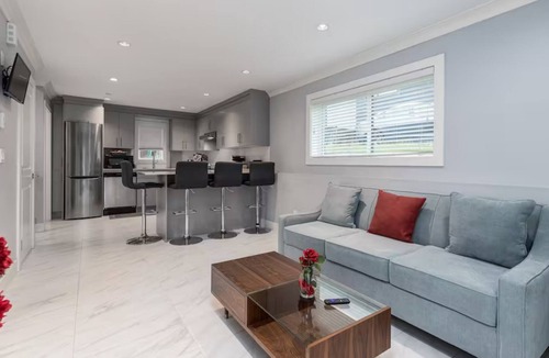 Sunset House | 3BR/2baths private House with Patio,10 min YVR/20 min D/T, 4 BEDS, 8 guests